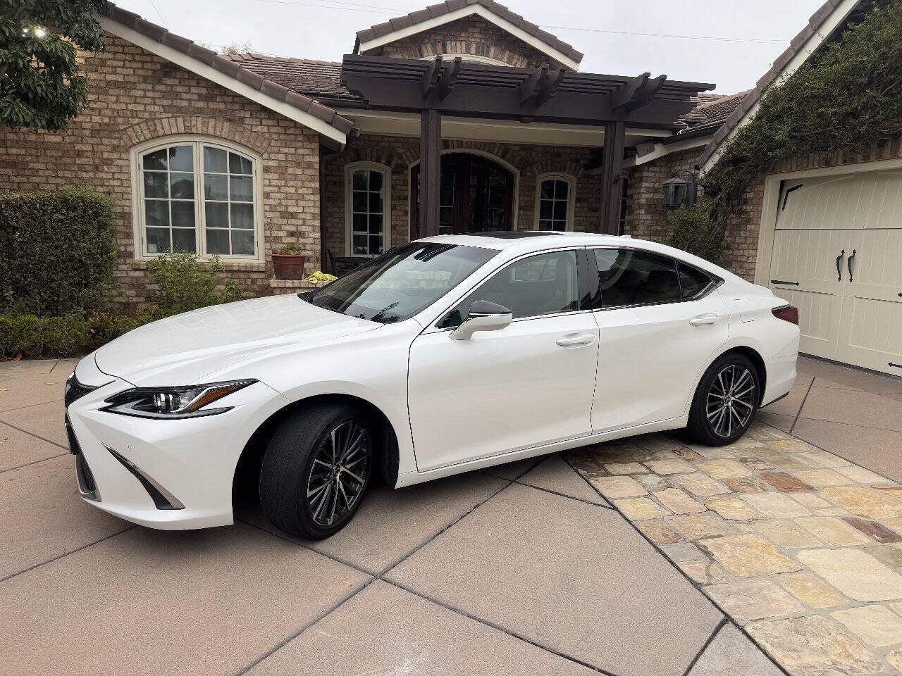 Used 2023 Lexus ES 350 w/ Premium Package FWD image 1