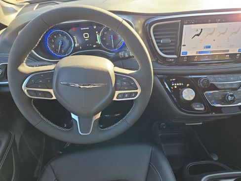 New 2026 Chrysler Pacifica Select image 13