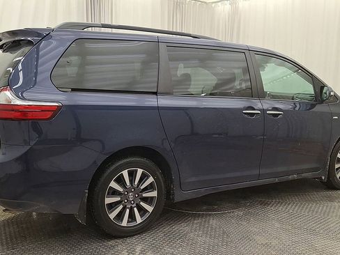 Certified 2019 Toyota Sienna Limited image 3
