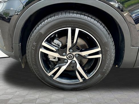 Used 2023 Volvo XC40 B5 Plus AWD/4WD image 34