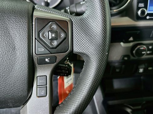 Used 2022 Toyota Tacoma SR5 RWD image 17