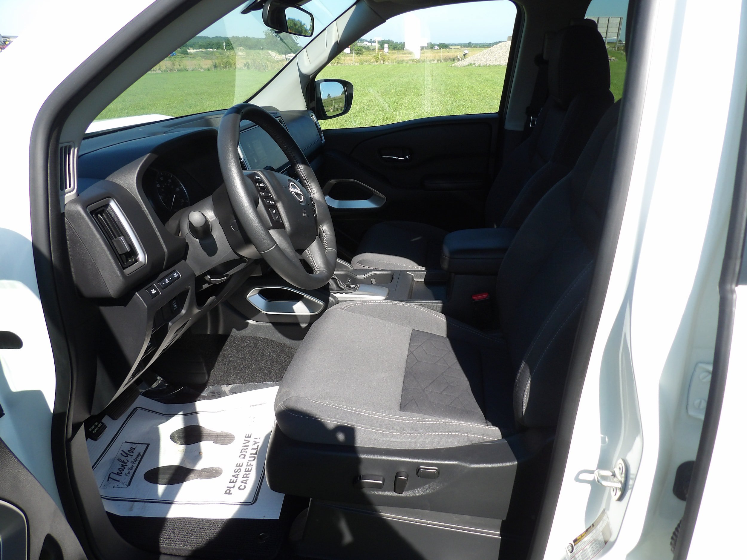 Used 2025 Nissan Frontier SV w/ SV Convenience Package AWD/4WD image 13