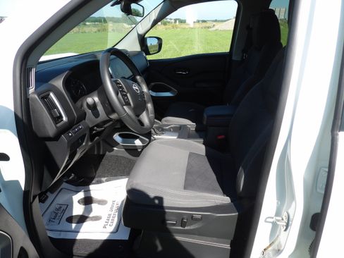Used 2025 Nissan Frontier SV w/ SV Convenience Package AWD/4WD image 13
