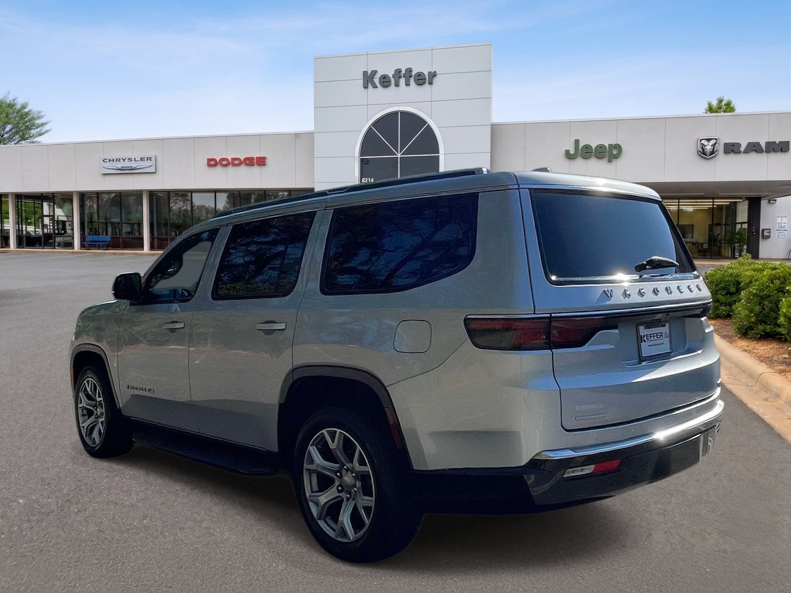 Certified 2022 Jeep Wagoneer Series II AWD/4WD image 4