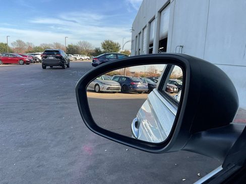 Used 2025 Nissan Altima 2.5 SV image 19