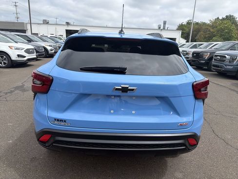 Used 2024 Chevrolet Trax RS w/ Sunroof Package FWD image 4