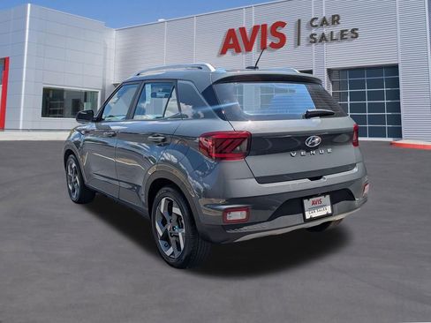Used 2025 Hyundai Venue SEL FWD image 7