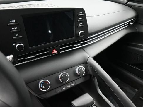 Certified 2026 Hyundai Elantra SE FWD image 20