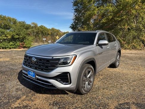 Used 2024 Volkswagen Atlas Cross Sport SEL R-Line image 3