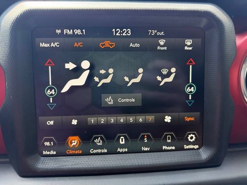 Used 2023 Jeep Gladiator Rubicon w/ Cold Weather Group AWD/4WD image 12