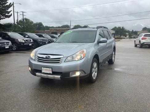 Used 2012 Subaru Outback 3.6R Limited w/ Moonroof Pkg AWD/4WD image 4