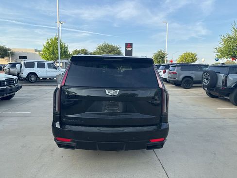 Used 2021 Cadillac Escalade Sport Platinum w/ LPO, ONYX Package image 4