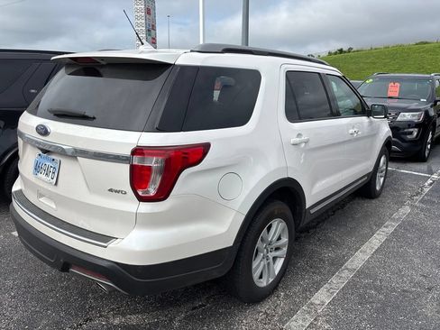 Used 2018 Ford Explorer XLT w/ Equipment Group 202A AWD/4WD image 2