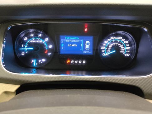 Used 2014 Ford Taurus SE FWD image 23