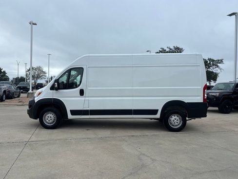 Used 2024 RAM ProMaster 2500 w/ Convenience Group FWD image 2