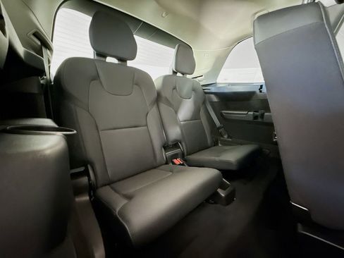Certified 2025 Volvo XC90 B6 Plus AWD/4WD image 28