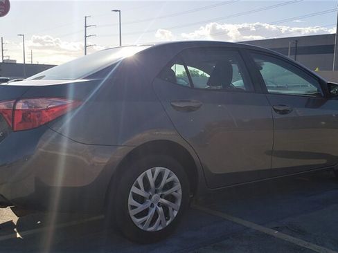 Used 2018 Toyota Corolla LE FWD image 6