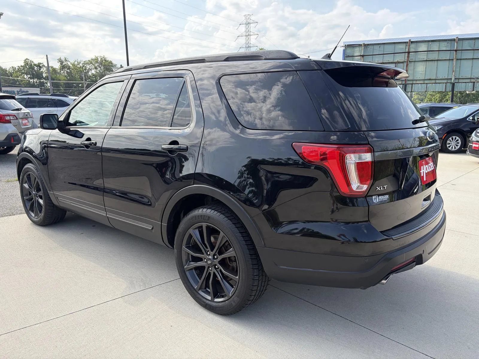 Used 2019 Ford Explorer XLT w/ Equipment Group 202A FWD image 6