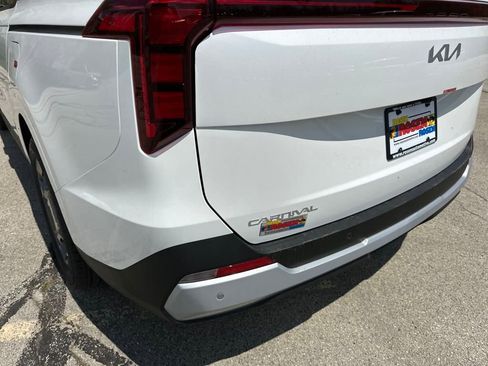 New 2025 Kia Carnival EX image 37