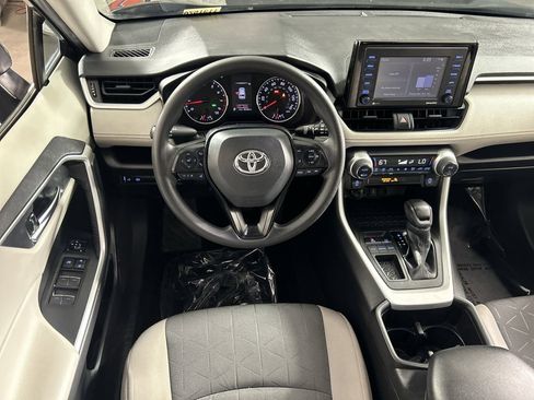 Used 2022 Toyota RAV4 XLE image 22