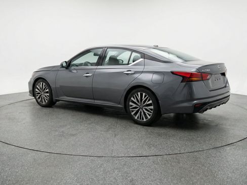 Used 2025 Nissan Altima 2.5 SV FWD image 6