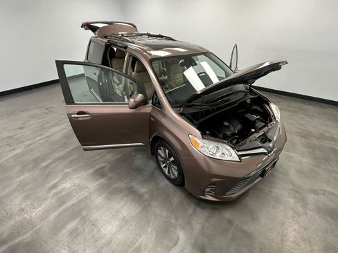 Used 2018 Toyota Sienna XLE w/ XLE Navigation Package image 53