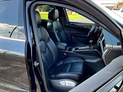 Used 2024 Porsche Macan image 29