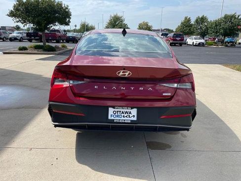 Used 2024 Hyundai Elantra Blue FWD image 6