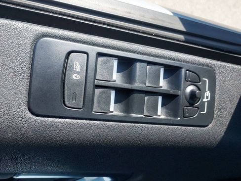 Used 2018 Land Rover Discovery Sport SE AWD/4WD image 29