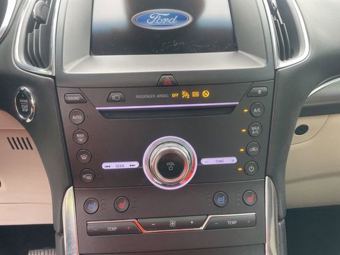 Used 2019 Ford Edge Titanium w/ Equipment Group 301A image 26