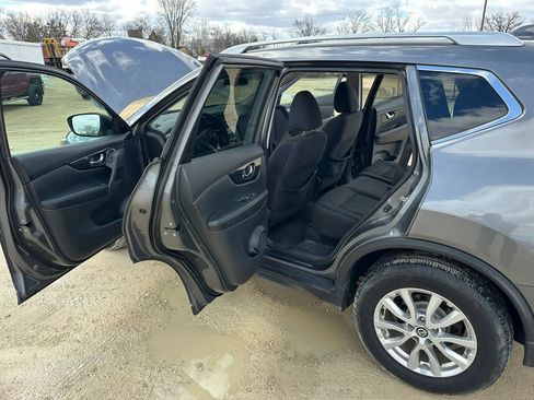 Used 2017 Nissan Rogue SV image 11