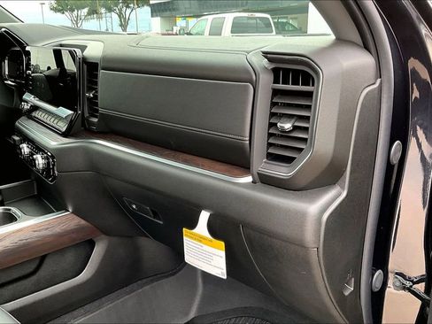 New 2026 GMC Sierra 1500 SLT image 10