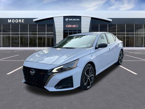 Used 2025 Nissan Altima 2.5 SR FWD image 7
