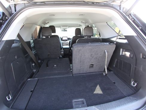 Used 2023 Ford Explorer XLT w/ Equipment Group 202A image 11