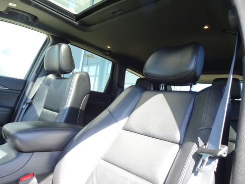 Used 2020 Jeep Grand Cherokee Limited image 10