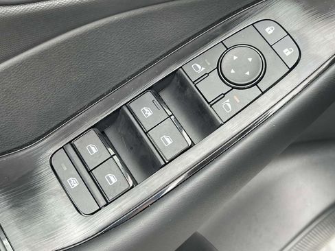 Used 2025 Nissan Rogue S image 15