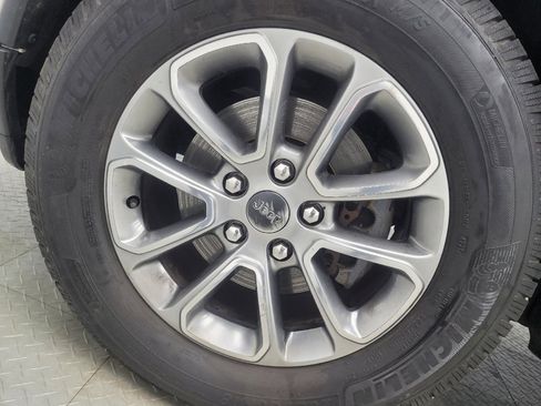 Used 2014 Jeep Grand Cherokee Limited image 31