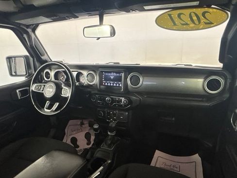 Used 2021 Jeep Wrangler Unlimited Sahara w/ LED Lighting Group AWD/4WD image 27