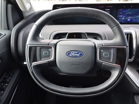 Used 2025 Ford Expedition Platinum image 16