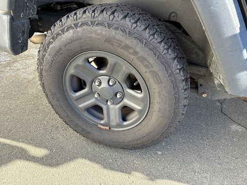 Used 2018 Jeep Wrangler Unlimited Sport w/ Connectivity Group image 11