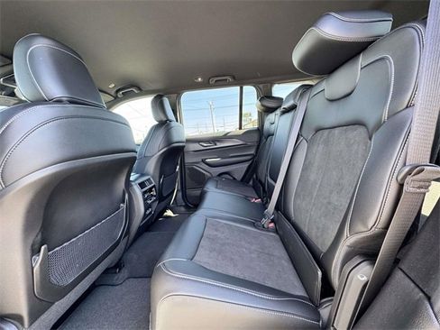 New 2025 Jeep Grand Cherokee Altitude image 18