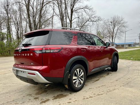 Used 2025 Nissan Pathfinder SL image 9