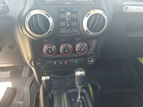 Used 2016 Jeep Wrangler Unlimited Sahara w/ Connectivity Group AWD/4WD image 11