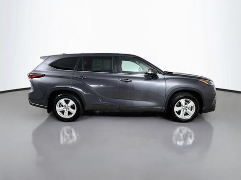 Certified 2025 Toyota Highlander LE AWD/4WD image 9