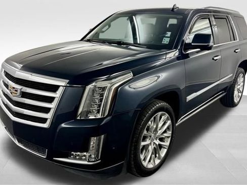Used 2020 Cadillac Escalade Premium Luxury image 4