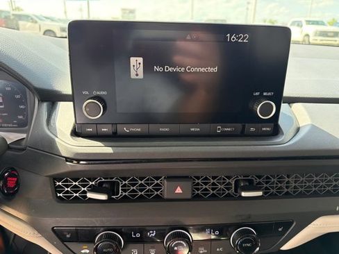 Used 2025 Honda Accord SE image 17
