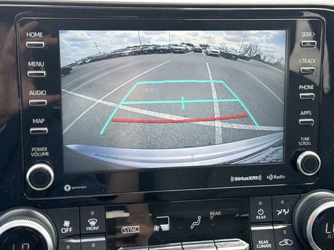 Used 2021 Toyota Highlander XLE image 24