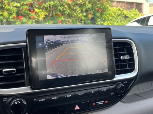 Used 2025 Hyundai Venue SEL FWD image 23