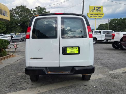 Used 2015 Chevrolet Express 2500 Extended Van 3D image 6