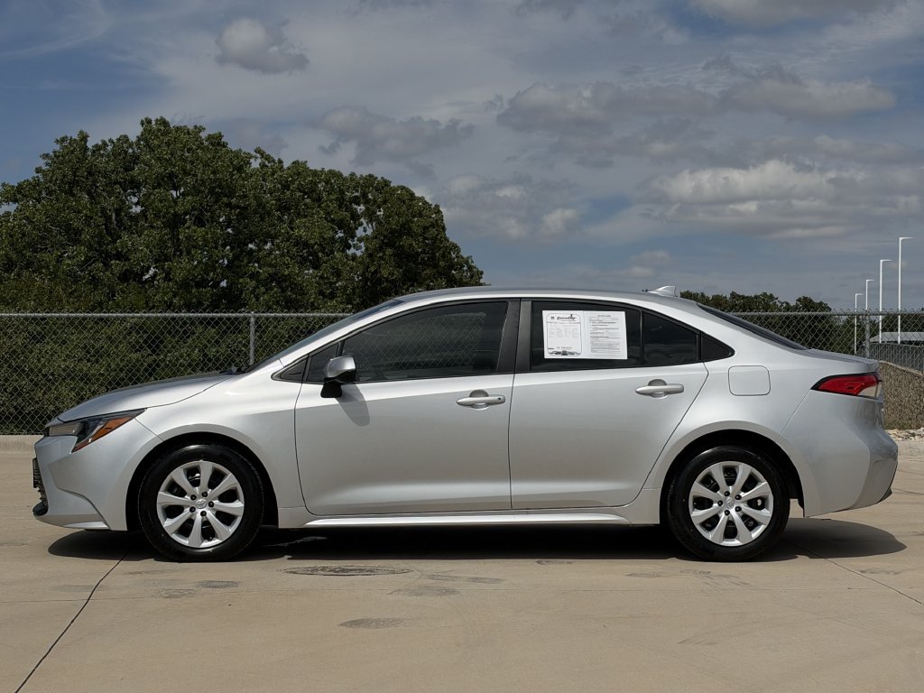 Used 2024 Toyota Corolla LE FWD image 3